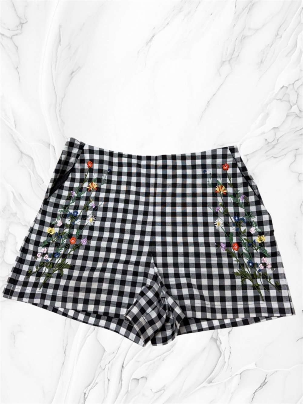 Romeo & Juliet couture Gingham Embroidered Floral Women’s Shorts Black/White M